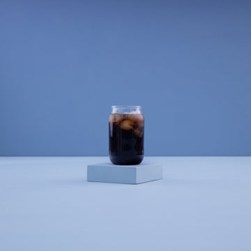 يمكن كوب زجاجي