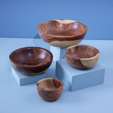 Set of wooden circular bowls