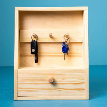 حامل مفاتيح مصنوع يدويًا بإطار سكاني