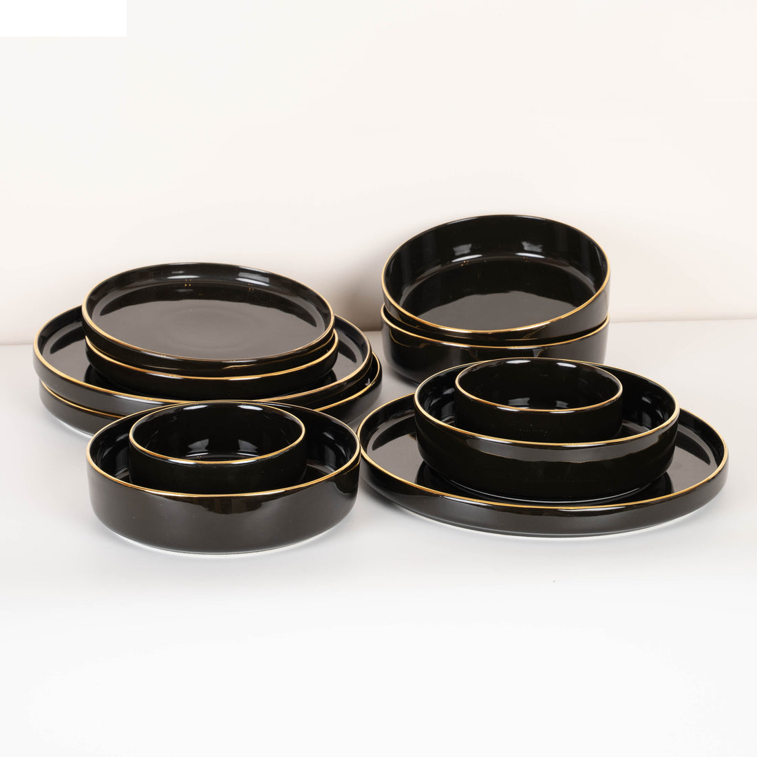 The Golden Royale Dinner Set