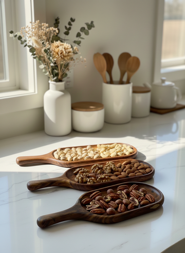 مغرفة خشبية محترقة من الشمس